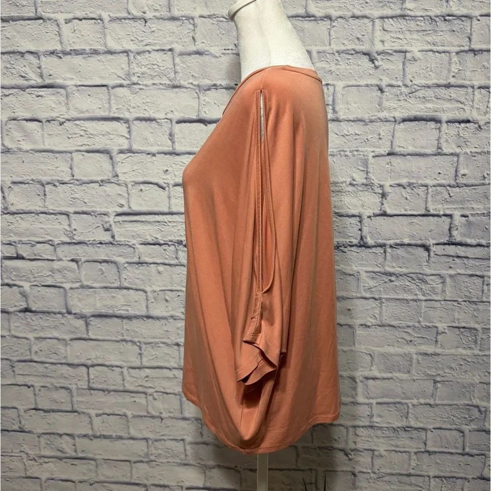 💜 Express cold shoulder cropped blouse - Picture 2 of 11